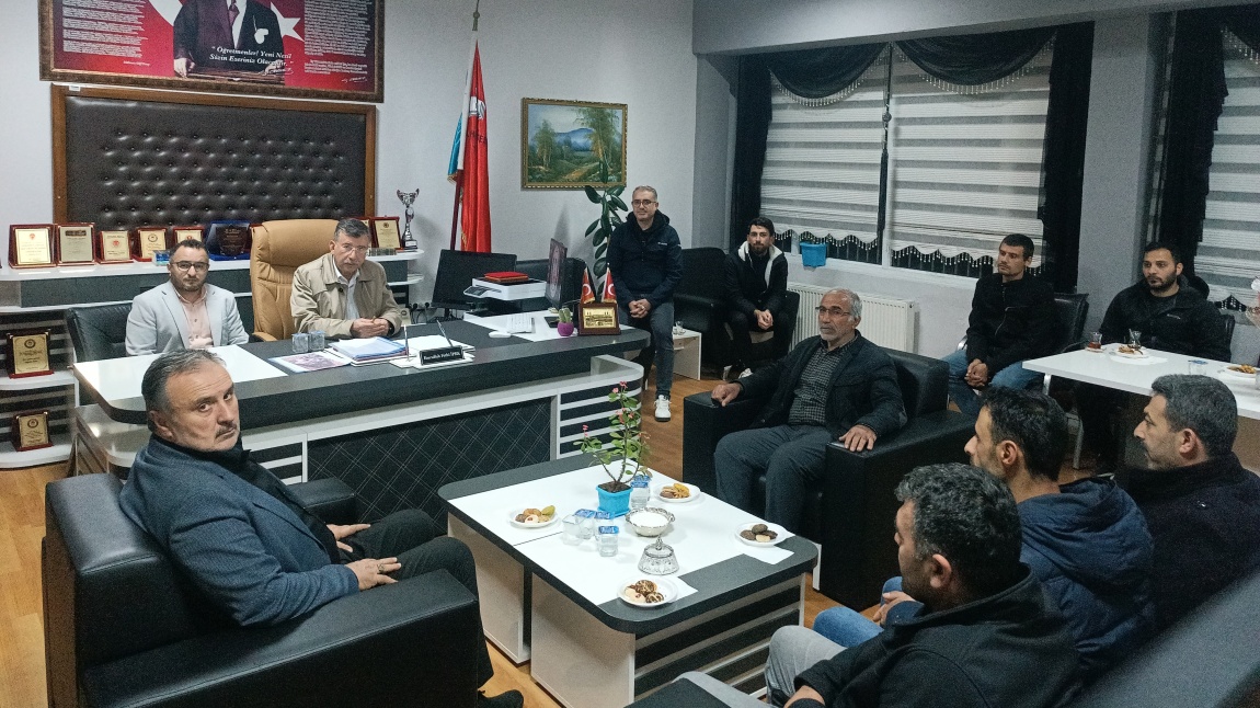 Milletvekilimiz Sayın Mehmet Ali CEVHERİ ile Belediye Başkanımız Sayın Suphi AKSOY okulumuzu ziyaret etti. 